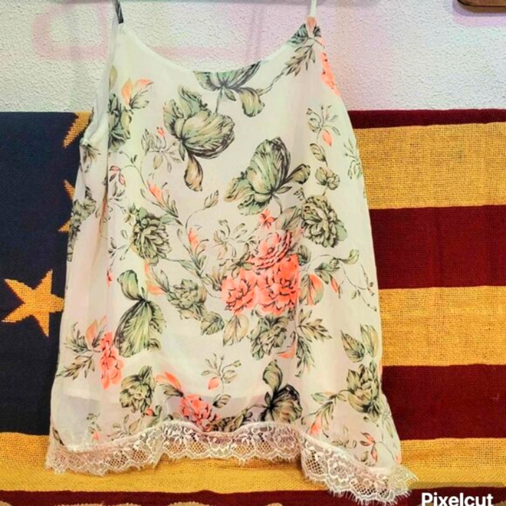 Super cute sleeveless floral blouse by Cozy Casual! size M/large